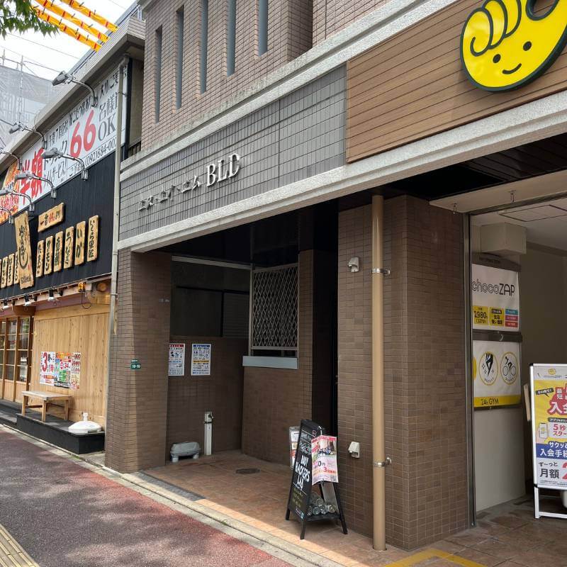 もみ徳姪浜店の入口